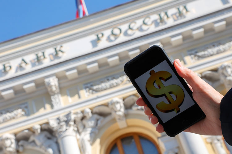 ЦБ начал покупать валюту у экспортеров через других участников рынка, чтобы сдержать курс рубля от неконтролируемого укрепления, сообщили «Ведомости» со ссылкой на источники