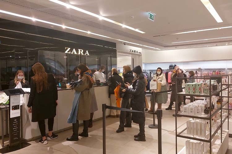 «Бизнес Zara может быть передан партнеру штаб-квартиры, именно он будет торговать одноименными товарами компании в России, но под другой вывеской»