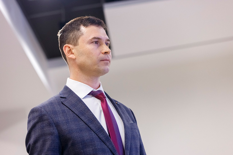Завершил встречу Тимур Булушев: его компания из Бугульмы занимается выпуском аэрозольной продукции, за год компания произвела более 1,2 млн антисептиков