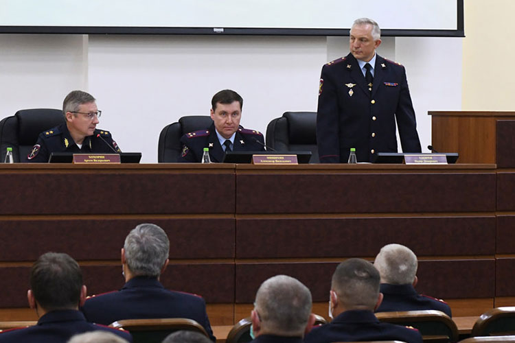 Небывалые кадровые изменения на ключевых должностях в полиции Татарстана запустил на этой неделе министр внутренних дел по РТ Артем Хохорин