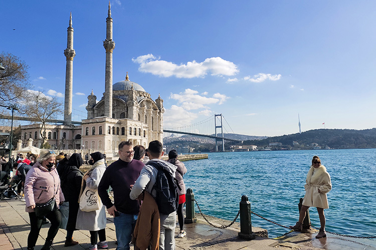 Организованные туристы этим летом сосредоточатся на отдыхе внутри России, а единственное массовое зарубежное направление — Турция