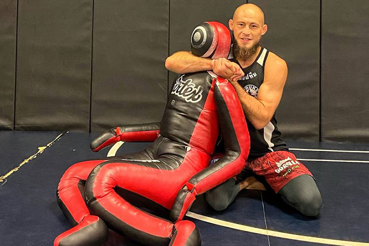 В октагон UFC впервые выйдет татарский боец — это 30-летний Ринат Фахретдинов, уроженец известного татарского села Белозерье, расположенного в Мордовии