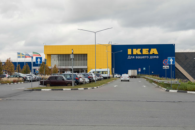 Выбивая табуретку: IKEA уходит, а «МЕГА» пока остается
