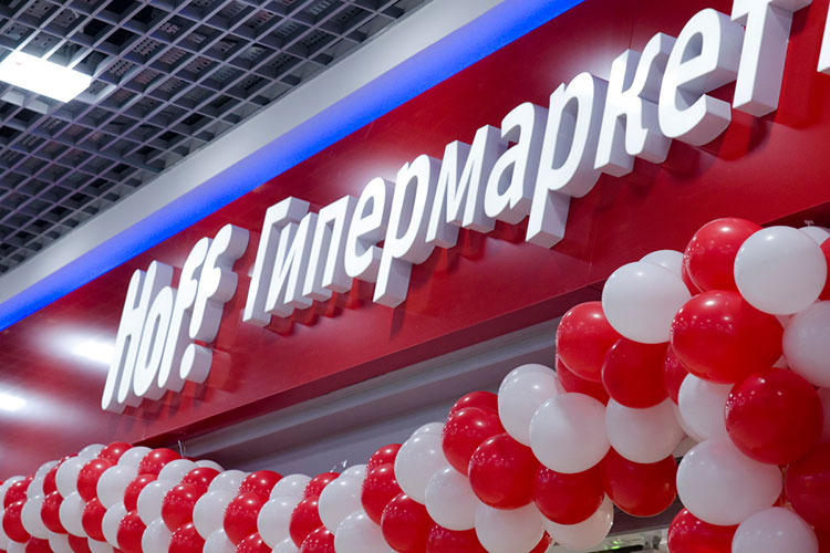 Тем временем один из конкурентов IKEA — российская мебельная сеть Hoff — готова рассмотреть возможность покупки производственных и аренды торговых площадей