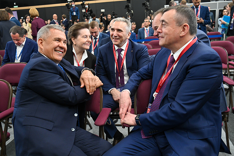 Рустам Минниханов поздравил Москву с первым местом и отметил, что республика многому учится у столицы. Отдельно он поблагодарил федеральные власти за быстрое принятие решений и актуальные меры поддержки