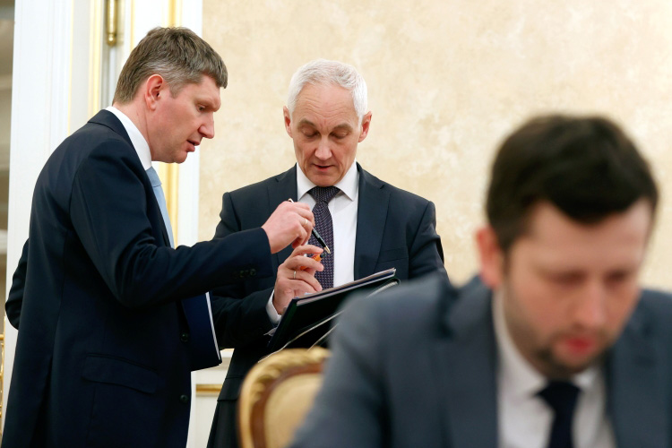 Андрей Белоусов (справа) и Максим Решетников (слева) высказались о вредных последствиях укрепления рубля