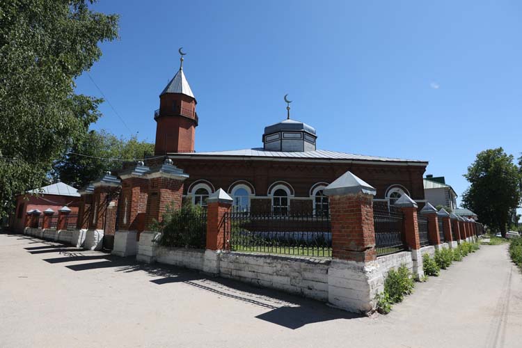 Одним из мест, где собираются местные татары, является «Новая мечеть» в Пушкарской слободе