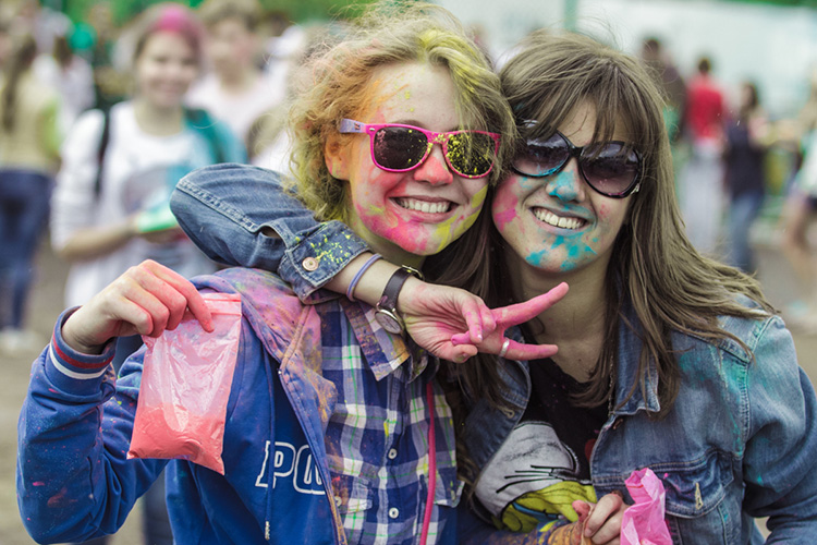 День молодежи, гавайская вечеринка, фильм с Цоем и велодевичник: 15 способов развлечься в Казани