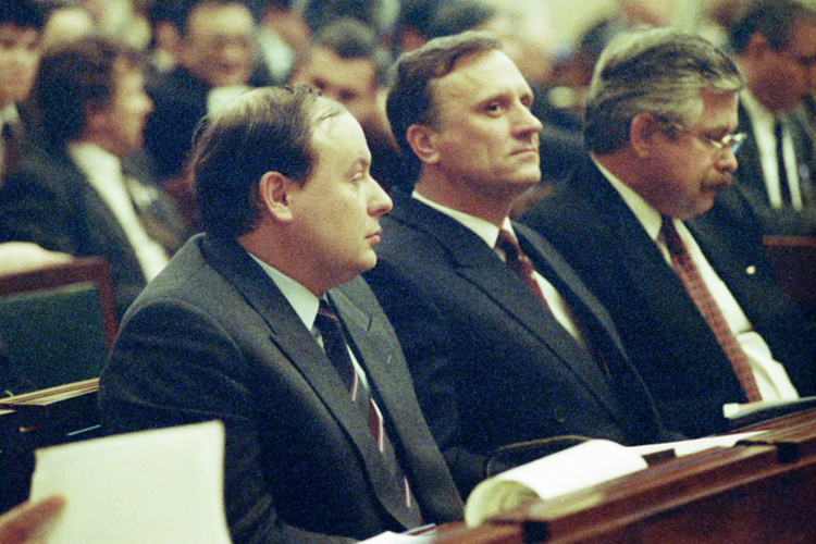 И в самый критический момент судьба подсунула ему Гайдара. 19 августа 1991 года, прямо в Белом доме, во время его обороны, Бурбулис познакомился с Гайдаром