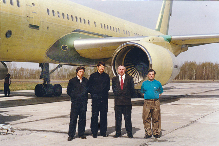 По словам Возиха Гаптрахманова (второй слева), у авиакомпаний особых нареканий к Ту-214 не было