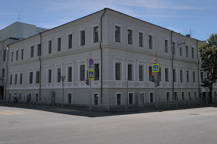 Двухэтажное здание на Бутлерова, 34 было построено в 1911 году на месте дома, в котором жил профессор и декан медицинского факультета Казанского университета, основоположник казанской терапевтической школы