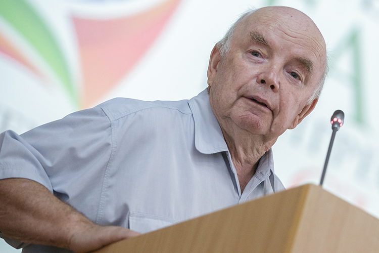 После смерти Марата Мулюкова в 1997 году организацию короткое время возглавлял Фандас Сафиуллин. Скончавшийся в прошлом году, он был активистом национального движения с момента его зарождения