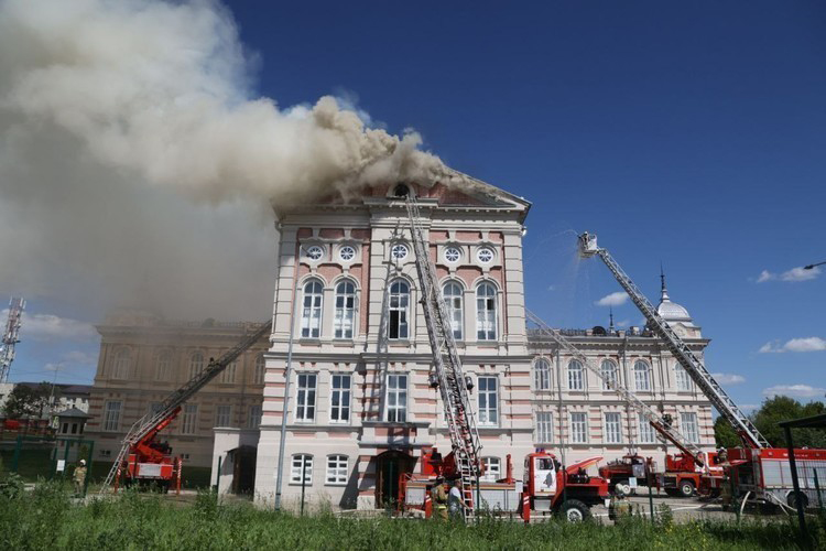 Кажется, следствие нашло причину пожара в историческом здании бывшего Алафузовского театра, где размещается арт-резиденция «Созвездие-Йолдызлык»