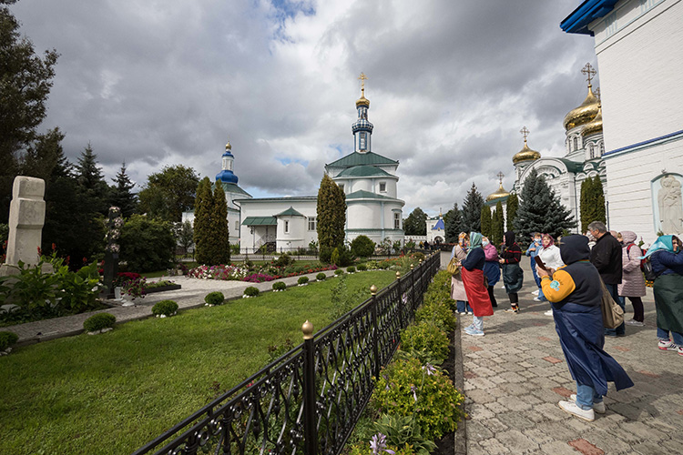 Непосредственно на территории монастыря выгрузка или загрузка файла больших объемов произойдет быстрее почти в два раза, чем на территории Казанского кремля