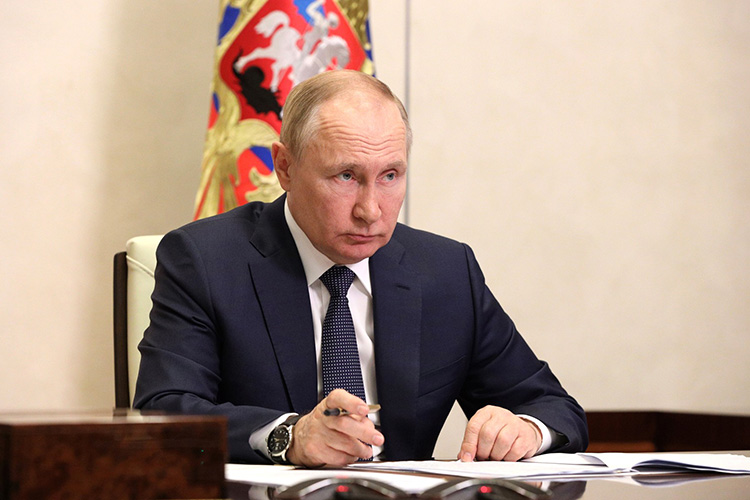 «Не знают, куда миллиарды долларов девать!»: как Путин искал деньги для IT