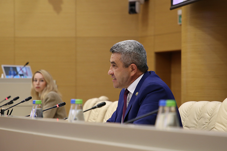 Сегодня глава минобрнауки Татарстана Ильсур Хадиуллин выступил с подробным обзором итогов экзаменационной кампании 2022 года на брифинге в кабмине РТ