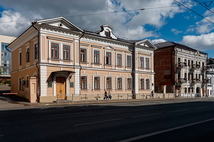 Дом Крестовникова – это памятник архитектуры 1876 года постройки