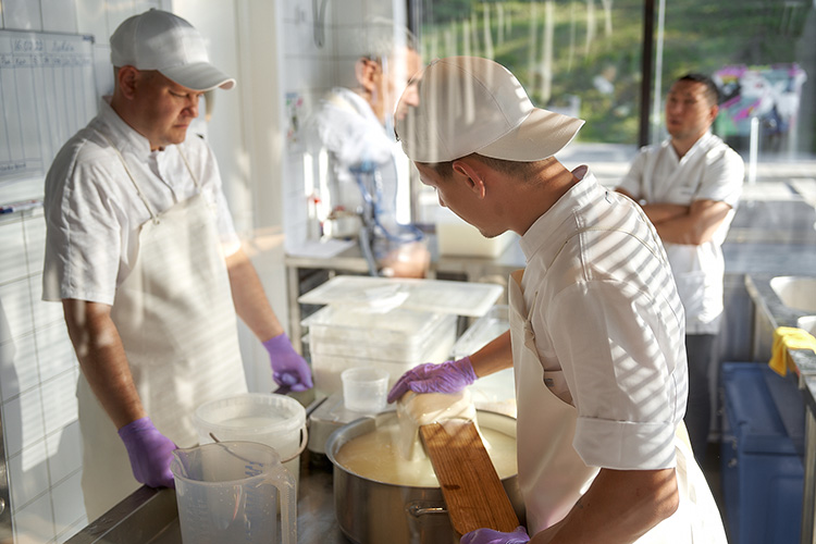 Мы не могли лишить казанскую публику возможности наблюдать за приготовлением сыра