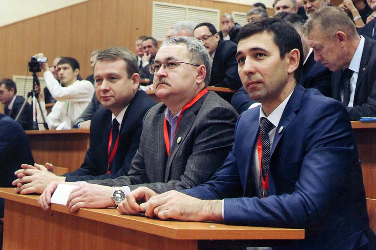 Айрат Валиев (справа): «Впервые открываем набор по линии среднего профессионального образования — в университетский колледж на базе института экономики, направления — экономика и бухучет