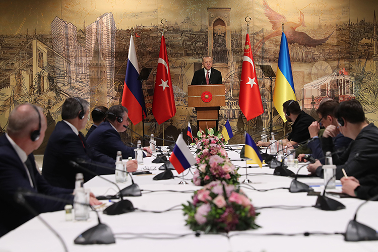 «И российская, и украинская стороны весьма критически относятся к переговорному процессу»