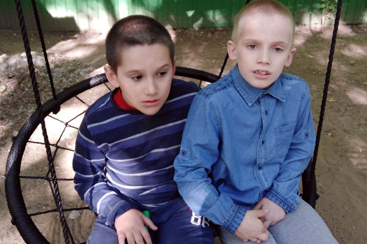 Диагноз «аутизм» Саше и Васе Жестковым поставили, когда им было пять и шесть лет