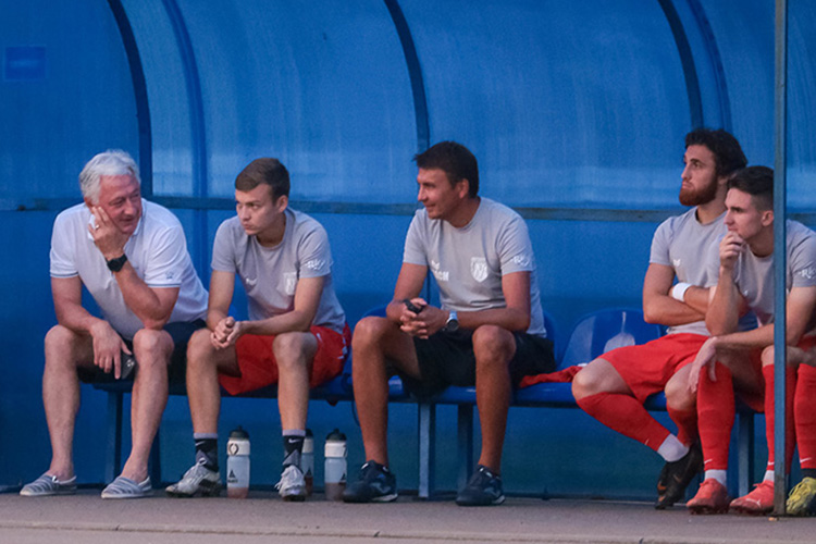 Появился Билялетдинов и на матче: он сидел на скамейке «Нэфиса» вместе с воспитанником «Краснодара» и вдохновителем клуба Константином Самаренкиным