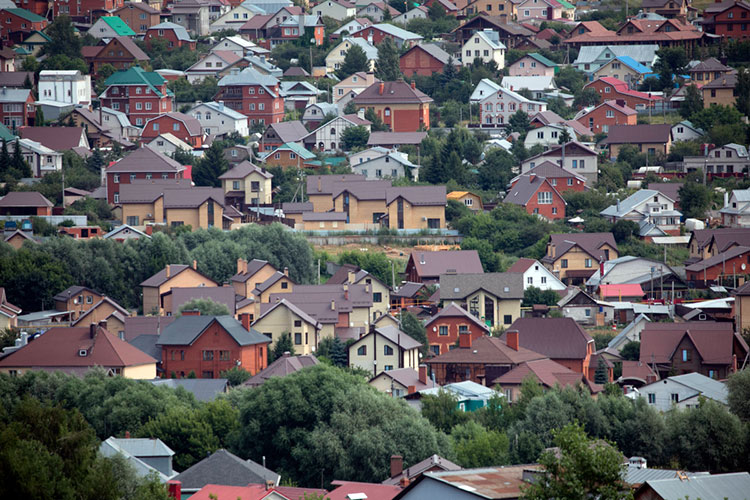 Динамика продаж частных домов в Казани идет на спад с начала весны