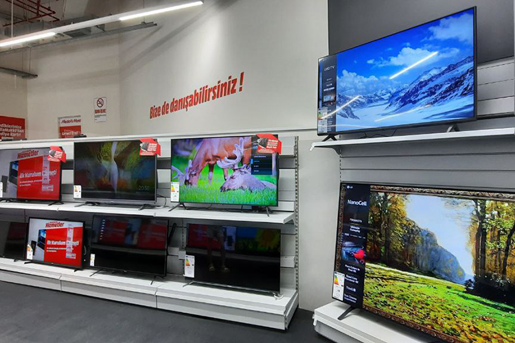 Если брать, к примеру, телевизоры, то самый дешевый в Media Markt в Турции будет стоить 1749 TL (6 тыс. рублей)