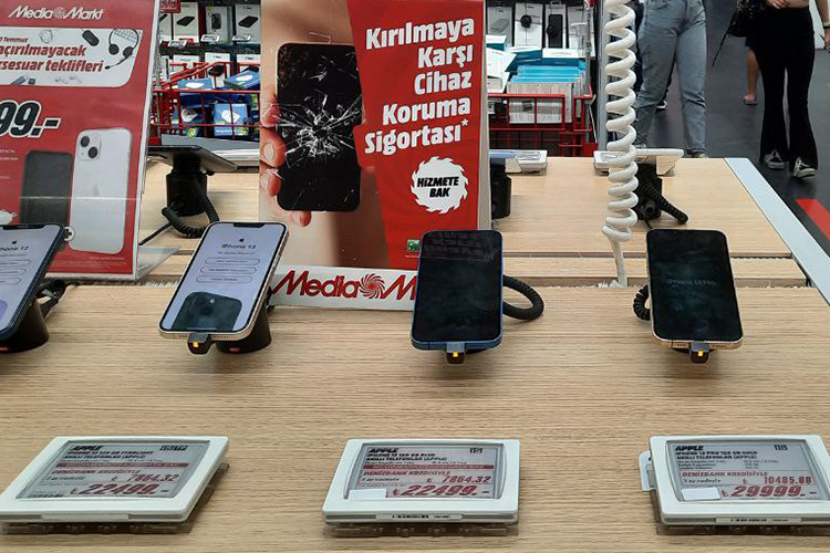 Apple повысила цены на iPhone в Турции 8 марта на 14–19%. После этого 6 июня цены на iPhone выросли в среднем на 40% в этом году