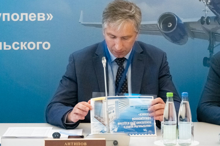 Как рассказал на форуме Владислав Антипов, по самолету Ту-160М остро стоял вопрос восстановления технологий производства материалов. Задачу решили в кратчайшие сроки, в кооперации задействовано 7 металлургических заводов
