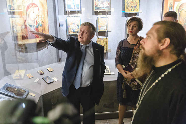 В 2019 году гендиректор «Связьинвестнефтехима» Валерий Сорокин (слева) открыл частный музей Казанской иконы. Теперь у музея вскоре может появиться филиал
