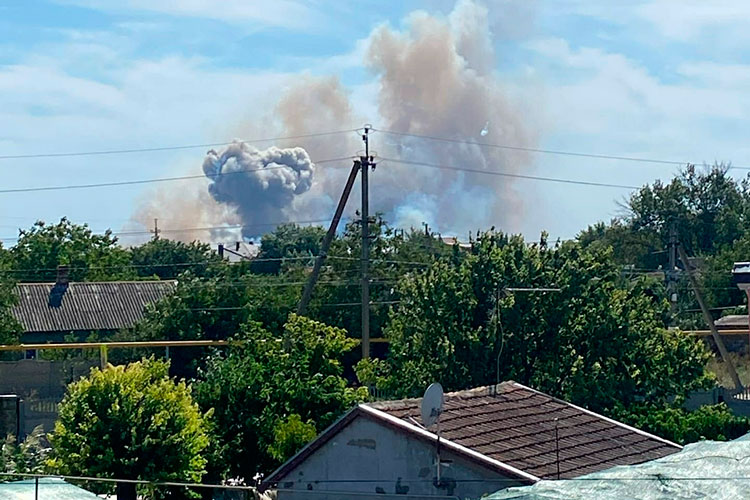 Самой грустной новостью, связанной с СВО, но находящейся за ее пределами, стали взрыва в районе в районе поселка Новофедоровка в Крыму
