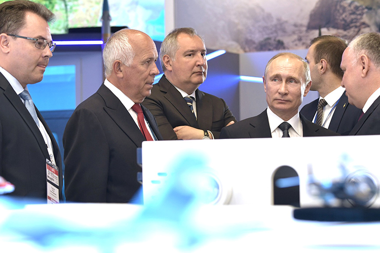 Идею подхватили, и на МАКСе-2017 МВ-500 показали Путину. Президент отметил актуальность проекта для сельского хозяйства