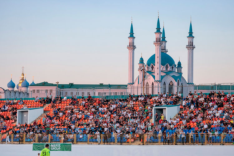 Билялетдинов видел 45-тысячную «Ак Барс Арену», которую наполняли болельщики главного клуба республики, но всё равно был удивлён, какой ажиотаж в Казани вызвал матч любительской команды