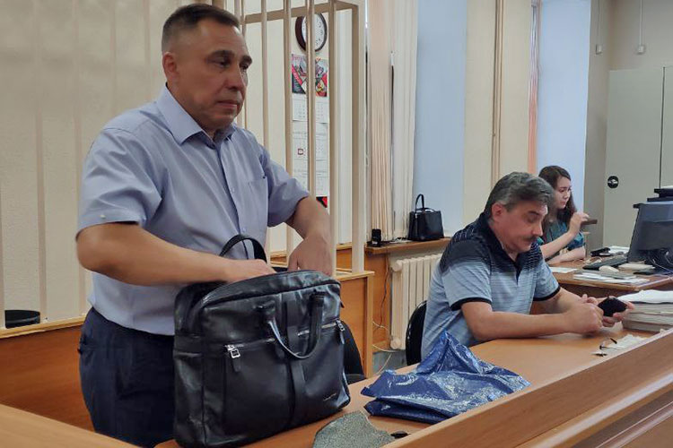 В 2020-м, и спустя год суд вынес приговор: 3 года лишения свободы условно. Защищал Герасимова казанский адвокат Всеволод Добрынин (слева). И сам Герасимов, и прокуратура, и потерпевшая сторона это решение обжаловали