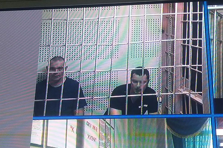 Сегодня побритый наголо Лоханов выступил в суде с последним словом. Он заявил, что все обвинение «изначально было построено на противоречивых и лживых показаниях Ледянкина»