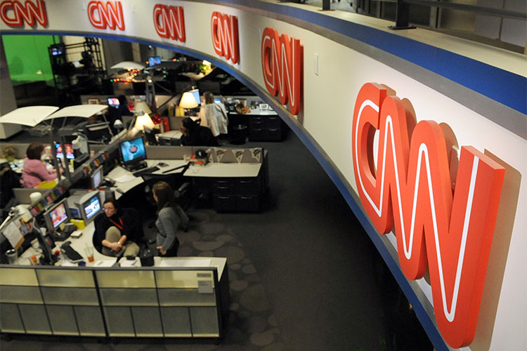 «За последние 20 лет американцы полностью подчинили свои и европейские СМИ, которые выстроились «свиньей» за CNN и транслируют только одну точку зрения»