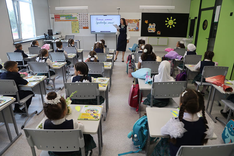 В Нижнекамске в первый год обучения планируется укомплектовать с 1 по 7 классы — по 4 класса в каждой параллели. Всего ожидается 700 учеников