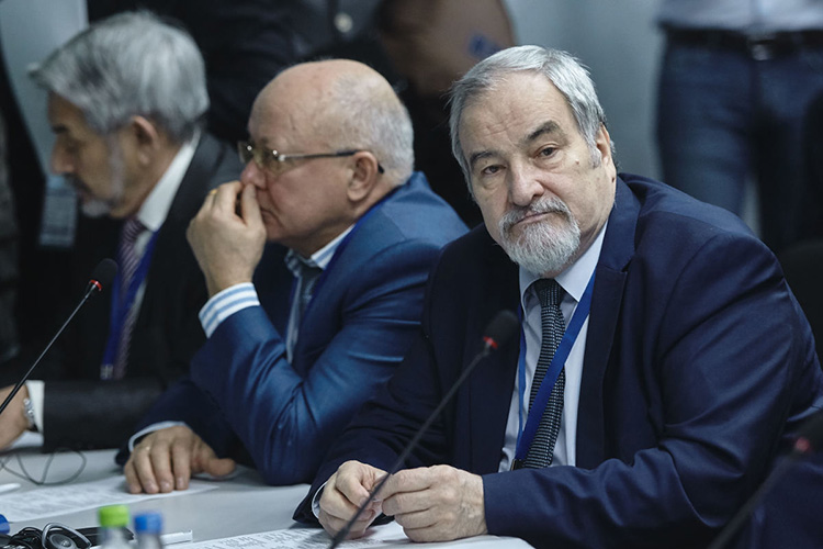 Еще до продажи КазГАПа Тихомиров в поисках выхода подготовил письмо в адрес руководства минпромторга РФ. В нем говорится, что практика проектирования и строительства объектов на предприятиях ОПК выявила ряд неразрешимых на данный момент вопросов, которые могут привести к срыву заданий, а, следовательно, гособоронзаказа