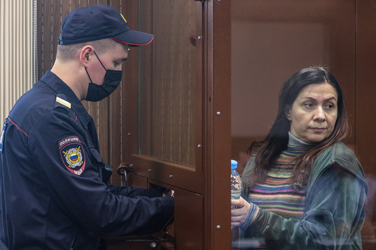 Одна из главных «звезд» Finiko Анна Серикова, известная также как Тиффани, останется в СИЗО до 28 ноября