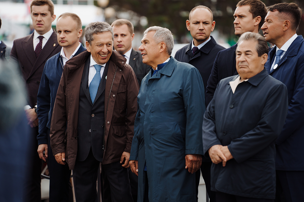 Открывая состязания, президент Татарстана Рустам Минниханов назвал конкурс самым лучшим в стране, а Наиль Маганов — одной из важнейших традиций нефтяного края