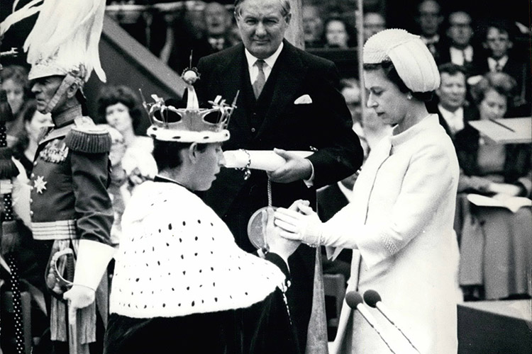 В замке Карнарвон принц Чарльз получил титул принца Уэльского от своей матери Ее Величества королевы Елизаветы II, 1962 год