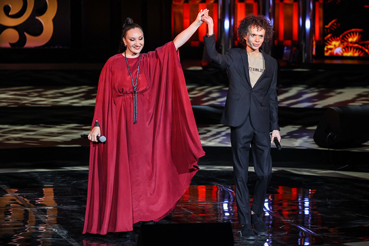 Перед публикой выступили главные звезды фестиваля – Алина Шарипжанова, и Ильнар Миранов