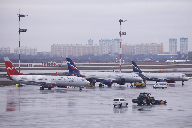 Минтранс РФ предложил авиакомпаниям выкупить самолеты иностранных лизингодателей за счет средств Фонда национального благосостояния (ФНБ), пишет «Коммерсантъ»