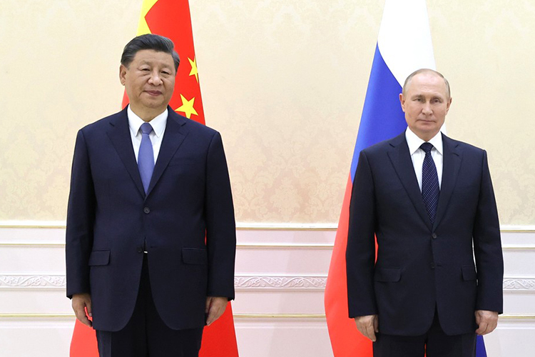 Днем в столице Узбекистана провели переговоры президент России Владимир Путин и председатель КНР Си Цзиньпин. Это первая очная встреча мировых лидеров с начала боевых действий на Украине