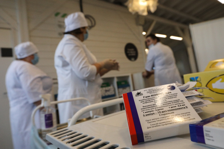 Власти Татарстана не удовлетворены темпами вакцинации — повторную прививку в республике должны получить по меньшей мере 1,4 млн жителей