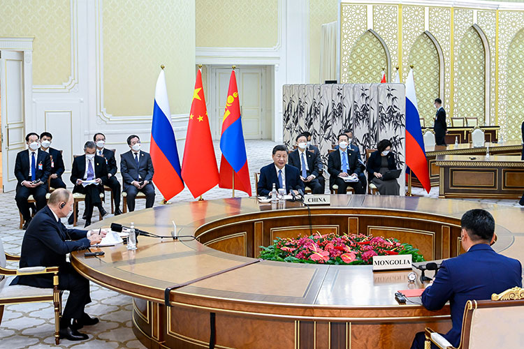 «Я думаю, что сотрудничество формата Россия — Китай — Монголия будет и дальше укрепляться, потому что никаких препятствий к этому точно нет»