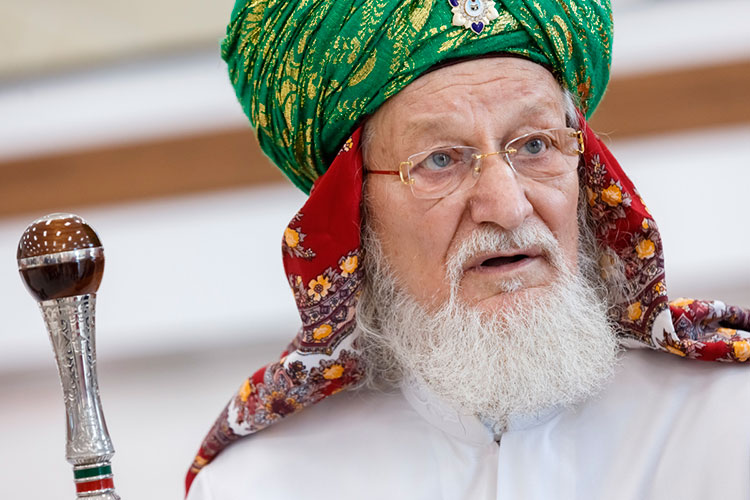 Талгат Таджуддин заявил, что татарстанский муфтият, один из крупнейших в РФ, хочет вернуться в лоно Центрального духовного управления мусульман, возглавляемого Талгатом хазратом