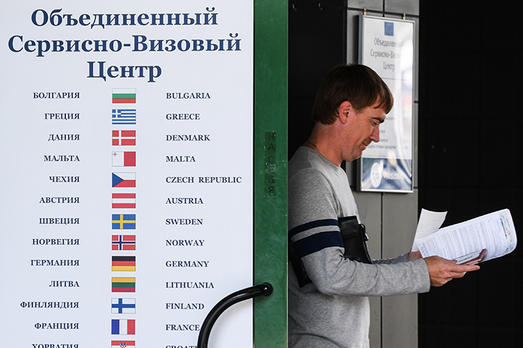 С сегодняшнего дня вступил в силу запрет на въезд граждан РФ с шенгенскими визами, которые были выданы в любых странах Евросоюза, в Латвию, Литву, Эстонию и Польшу