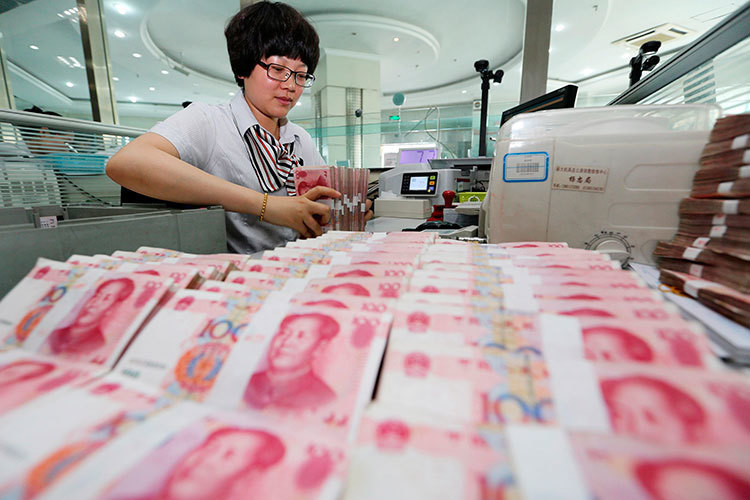 У российского бизнеса доллар и евро начинают уступать по популярности юаню, при операциях с которым рисков для наших фининститутов нет